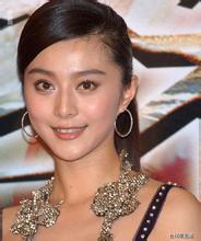 小伙相亲角怒怼替女儿相亲大妈